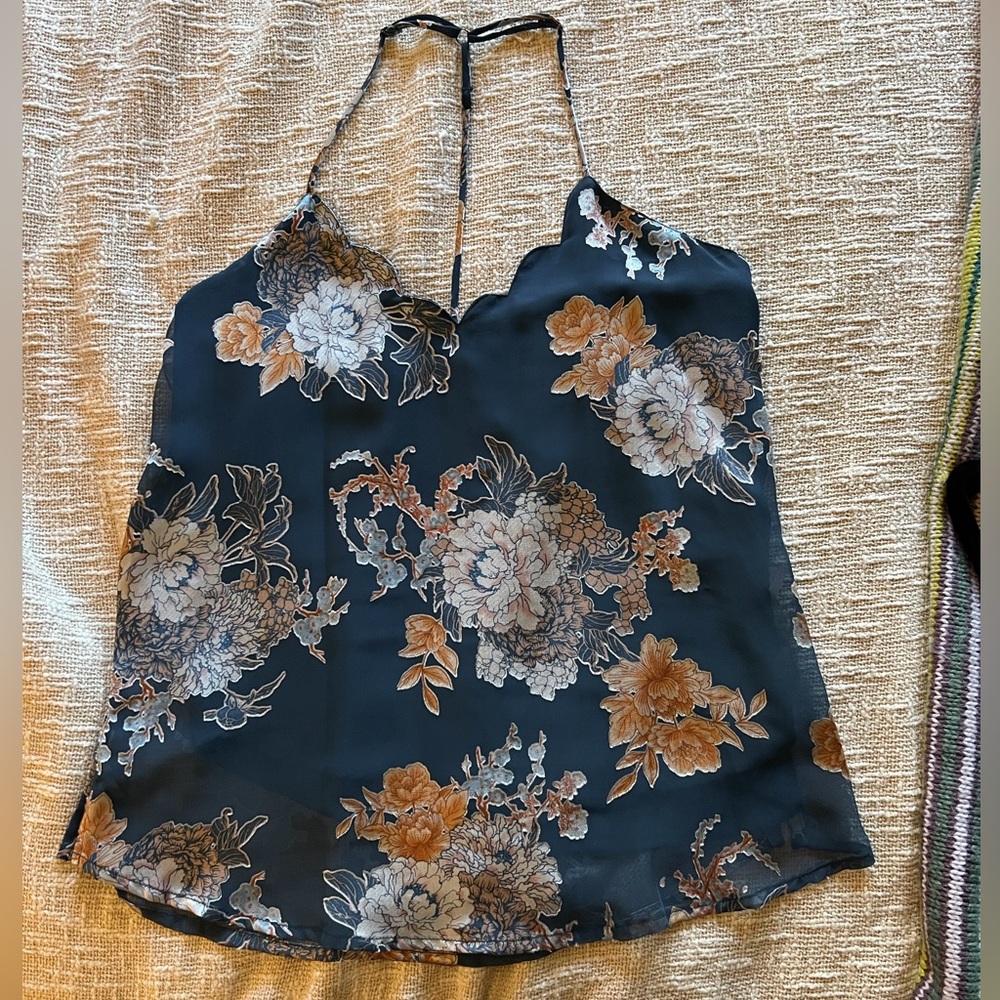 Nine Britton Scallop Tank